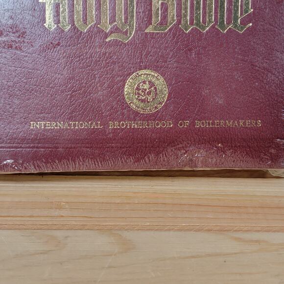 BOOK Holy Bible "International Brotherhood Of Boilermakers" SEALED - Picture 2 of 8